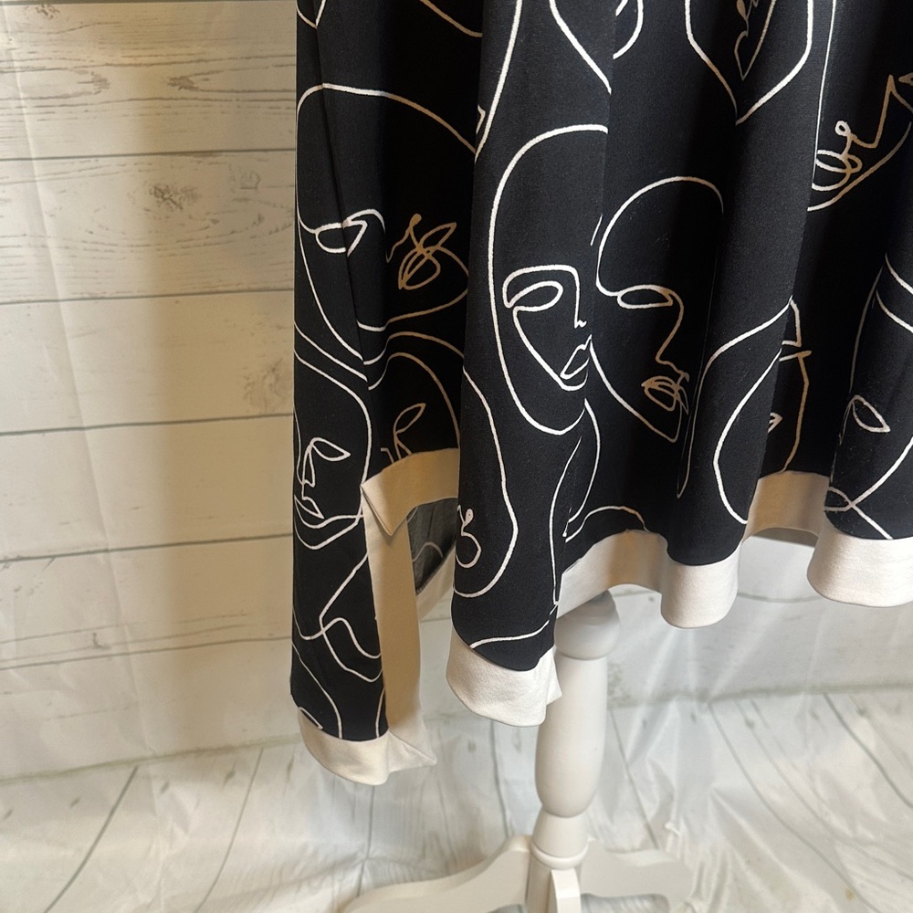 Black & White Face-Print V-Neck Tunic - Picture 3 of 7
